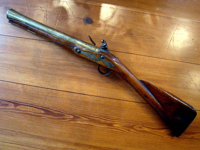 A British Navy brass barreled flintlock blunderbuss by James Farmer dated 1744 — image 4